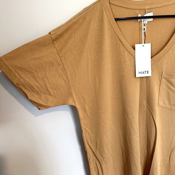 NEW MATE the Label Oversized Gold/Yellow Pocket V Neck Tee - Large - Picture 4 of 6